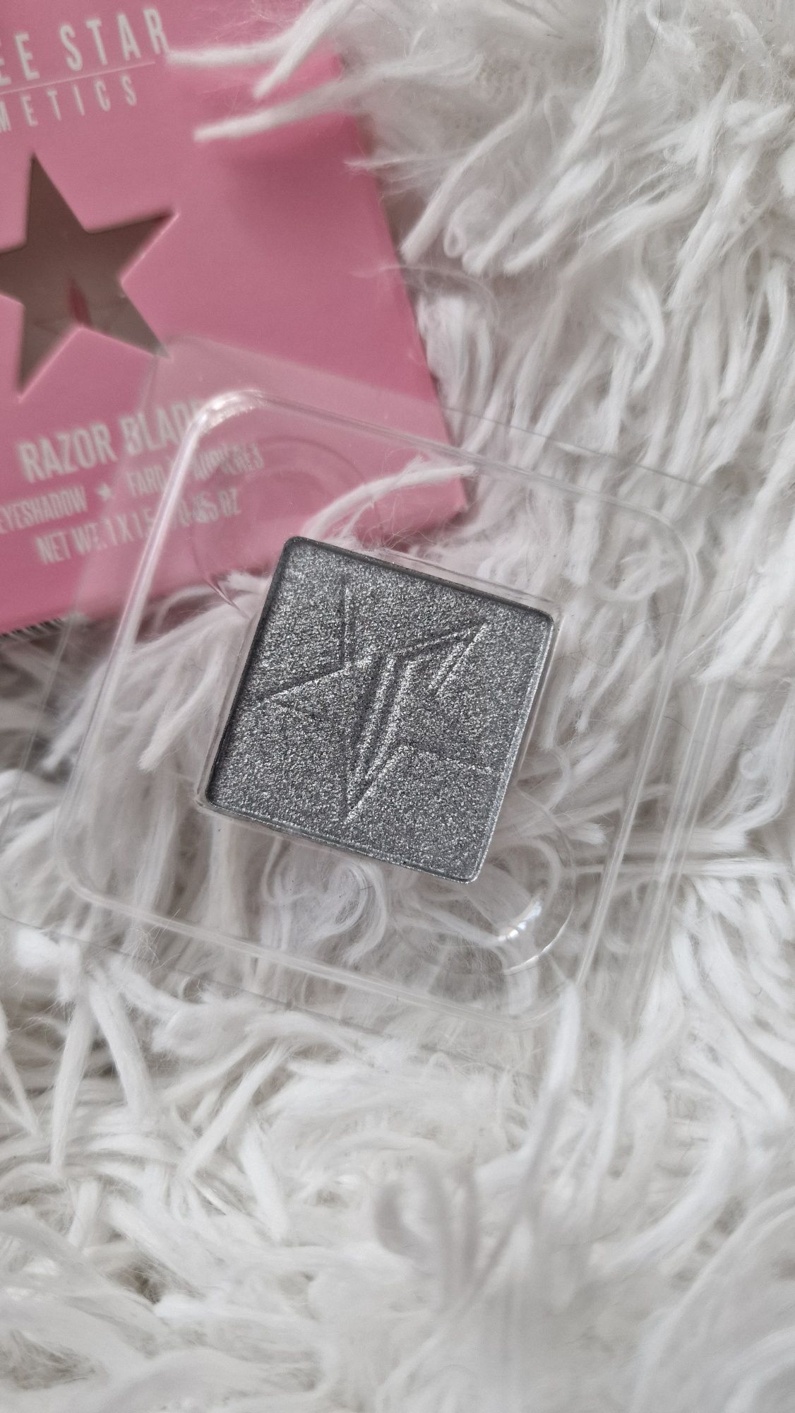 Jeffree Star, cień do powiek, srebrny Razor Blade