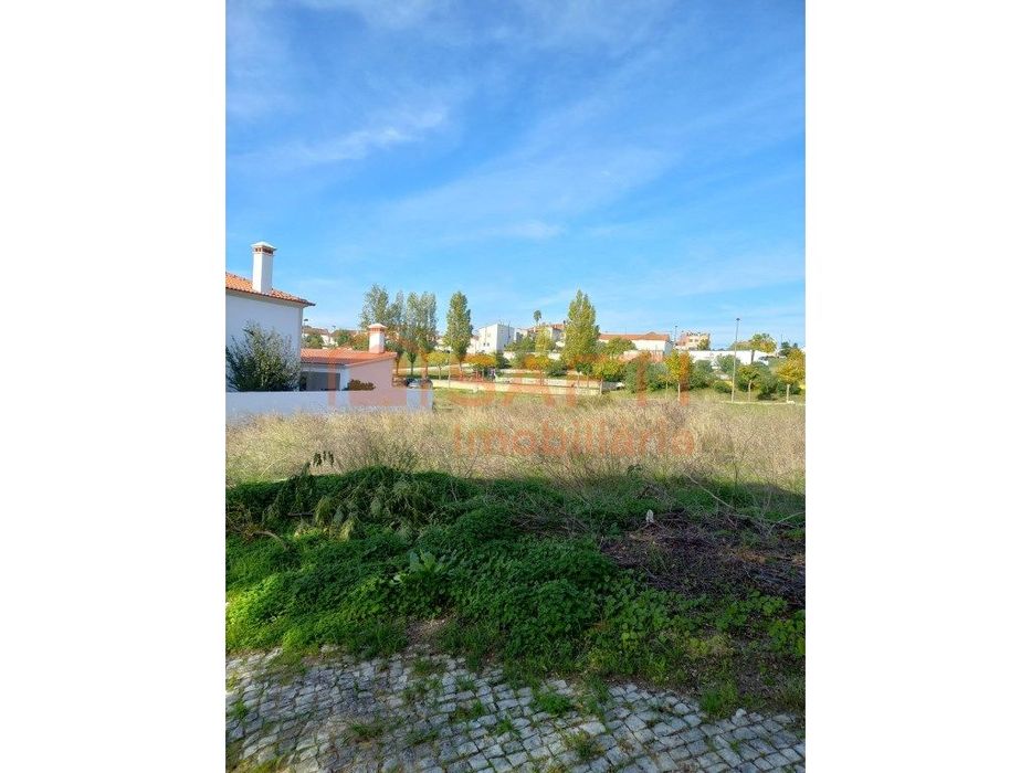 Vende-se Terreno em Torres Novas para Construção