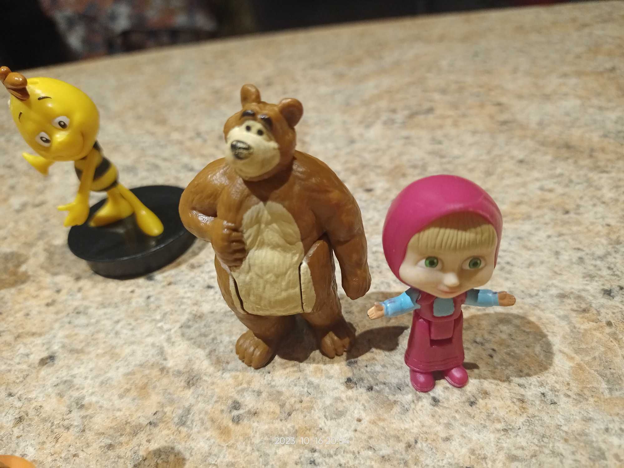 Figurki różne Masza i Niedźwiedź + gratis psi patrol 3 figurki