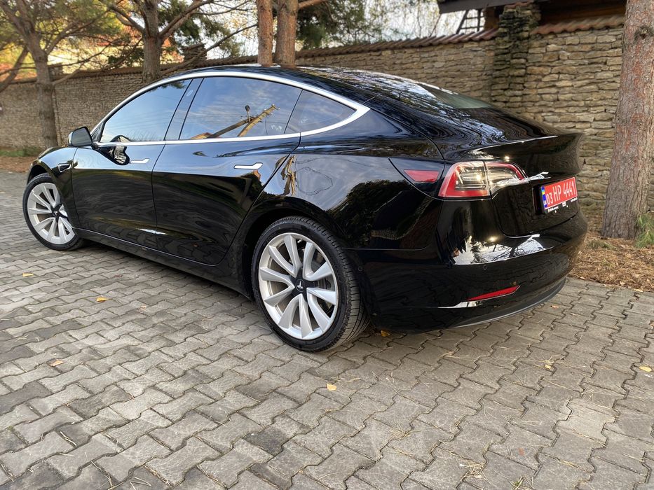 Продам Тесла модел 3