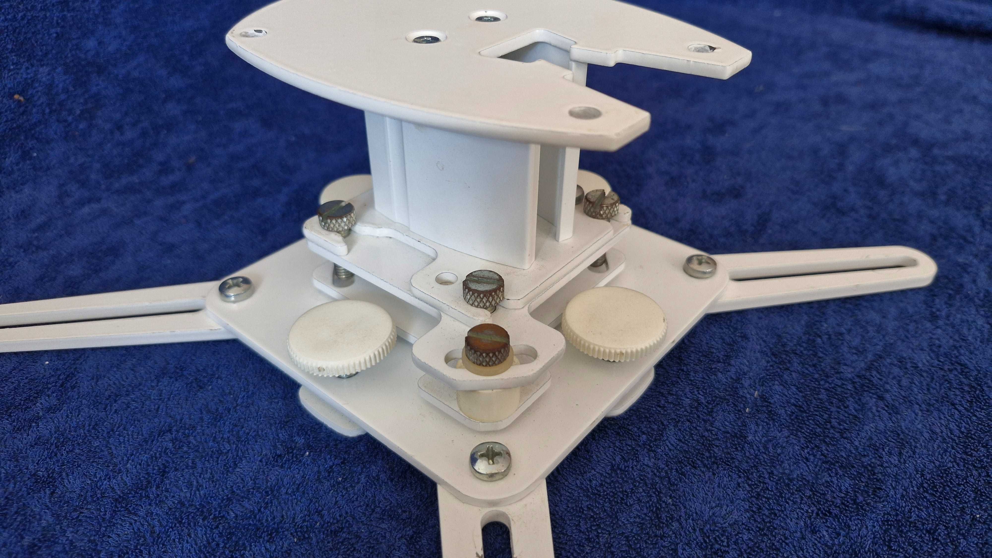 Uchwyt podsufitowy firmy SMS model CM F110 do projektora