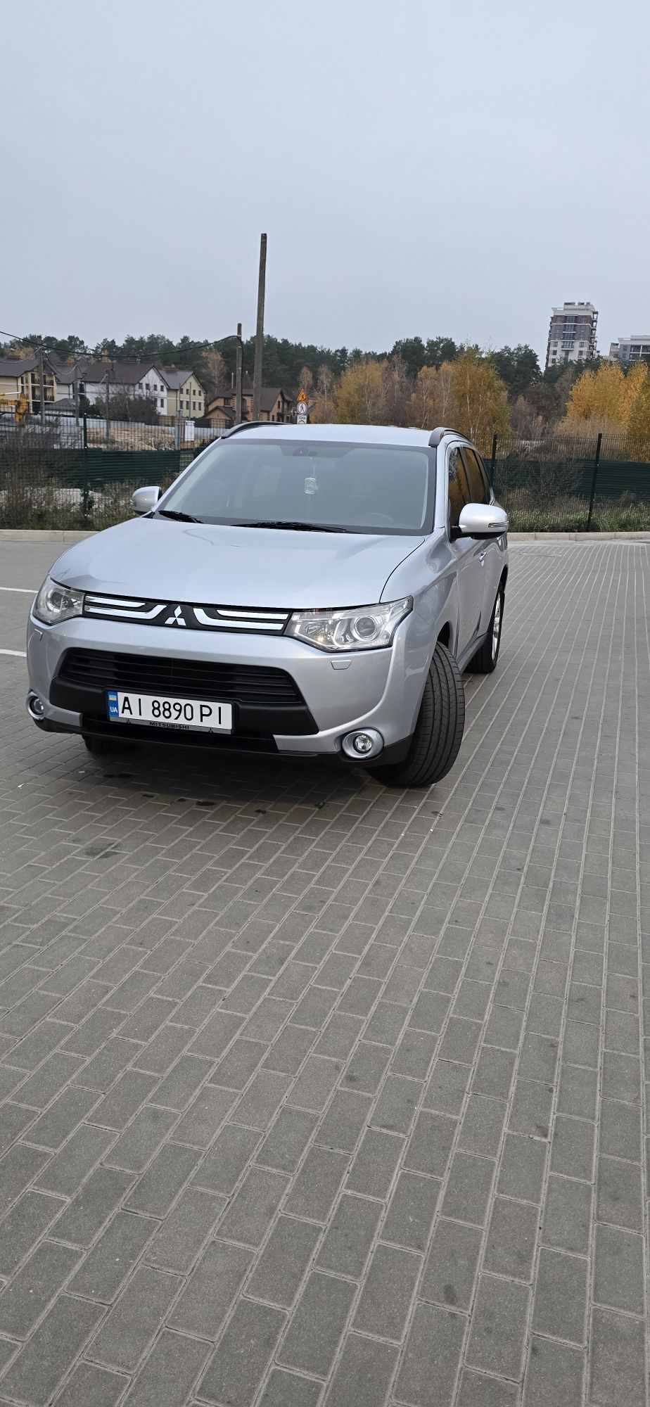 Продам mitsubishi outlander в гарному стані 12-го року