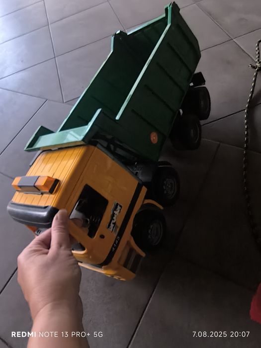 Auto  duże ciężarówka przyczepa