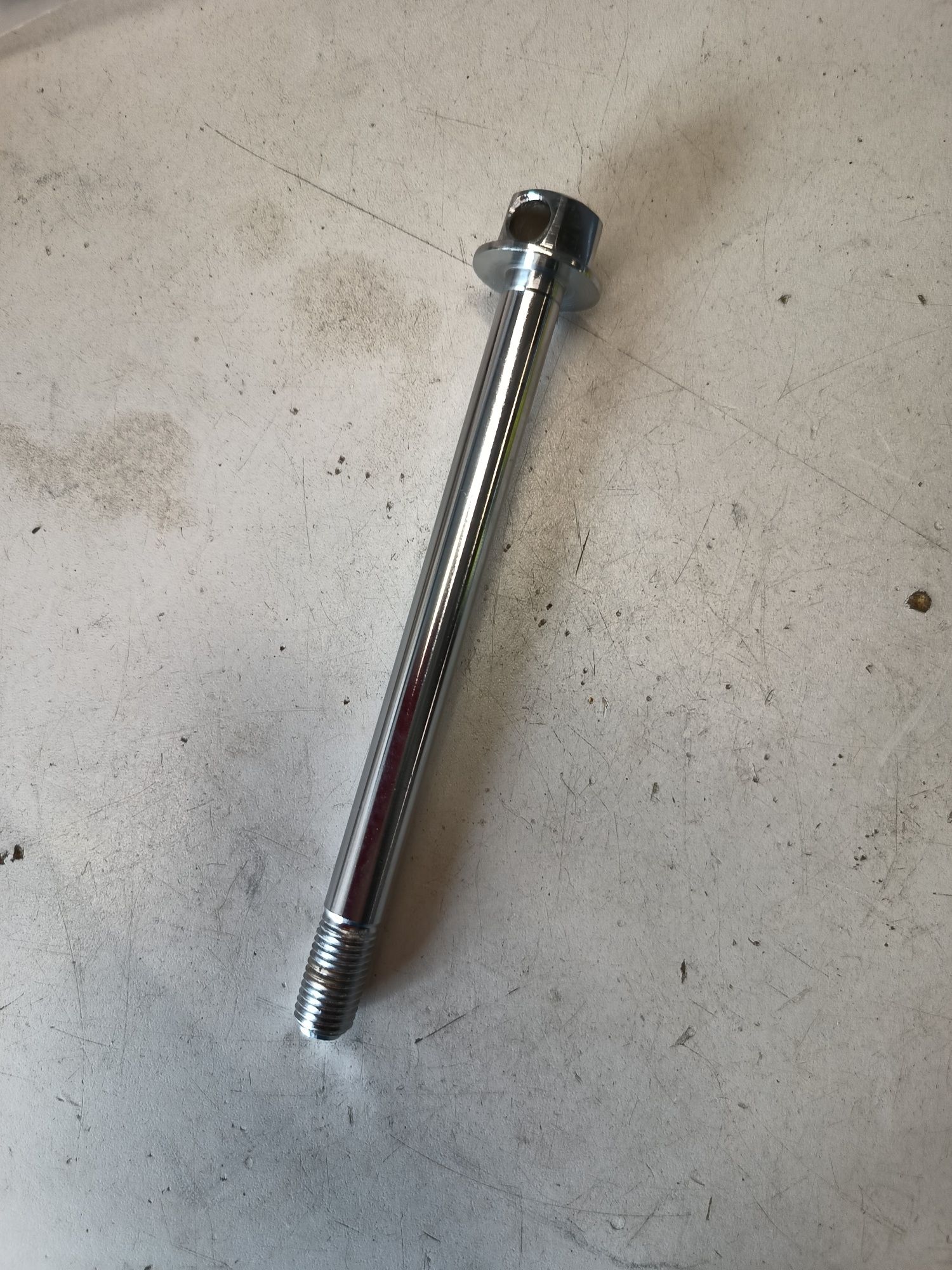 Simson S51 oś ośka śruba koła tył