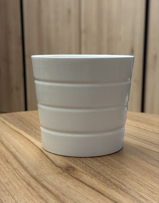 Biała osłonka na doniczkę IKEA