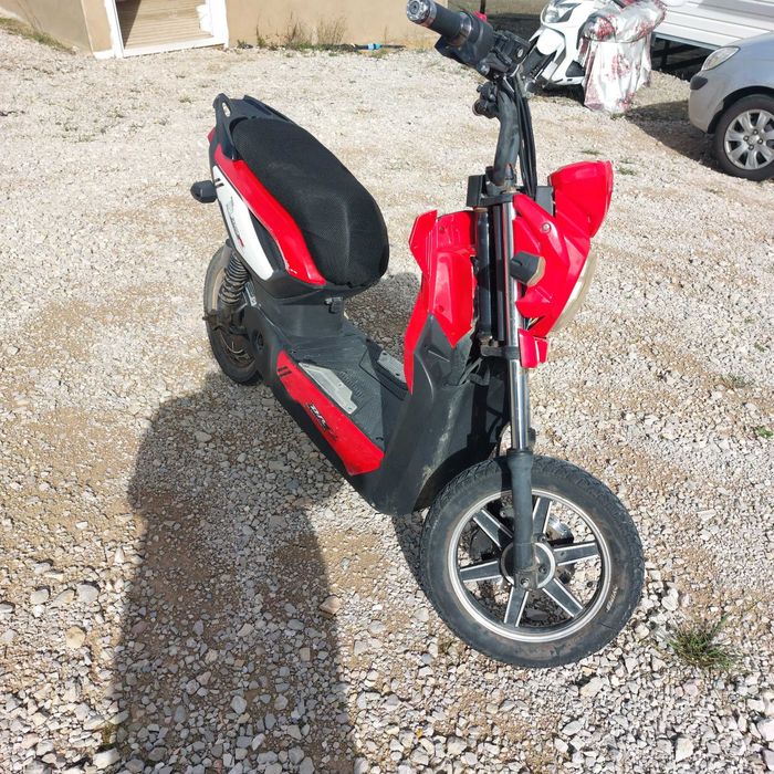 Mota Elétrica Scooter 45km autonomia