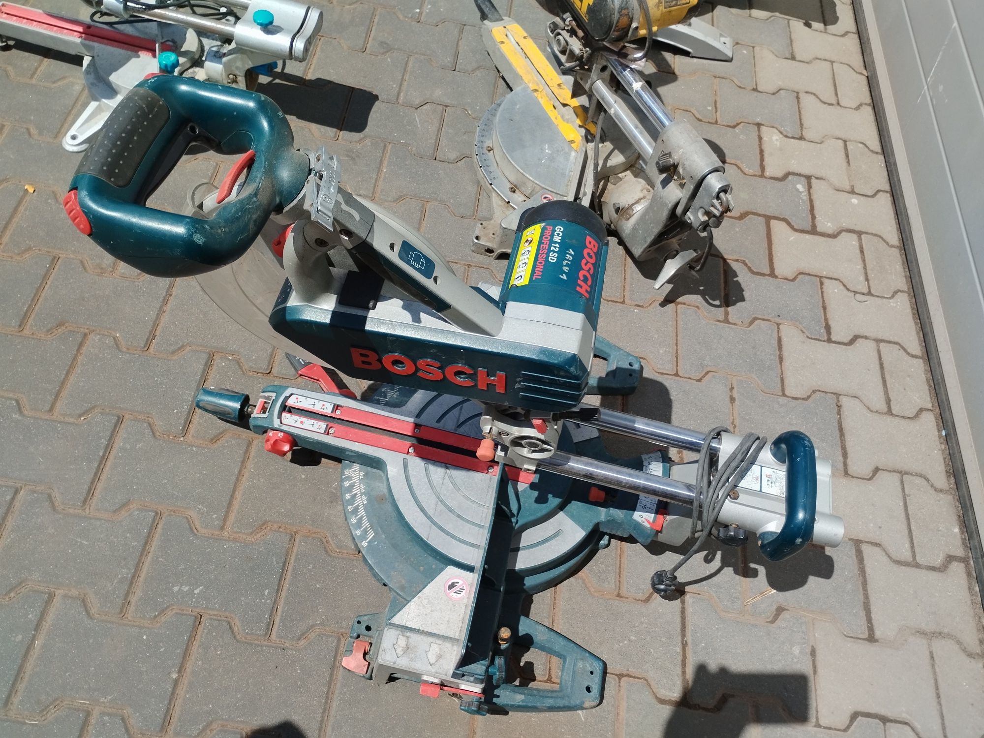 Piła przecinarka tarczowa ukośnica Bosch makita dewolt ferm