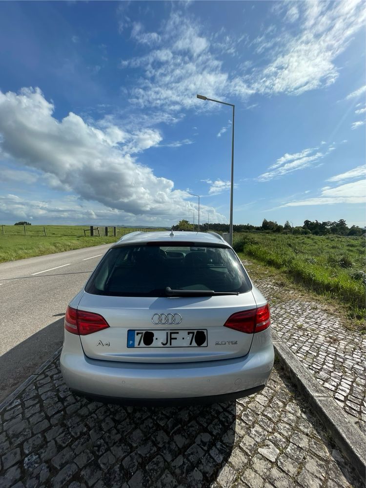 Audi A4 Avant cinza metalizado