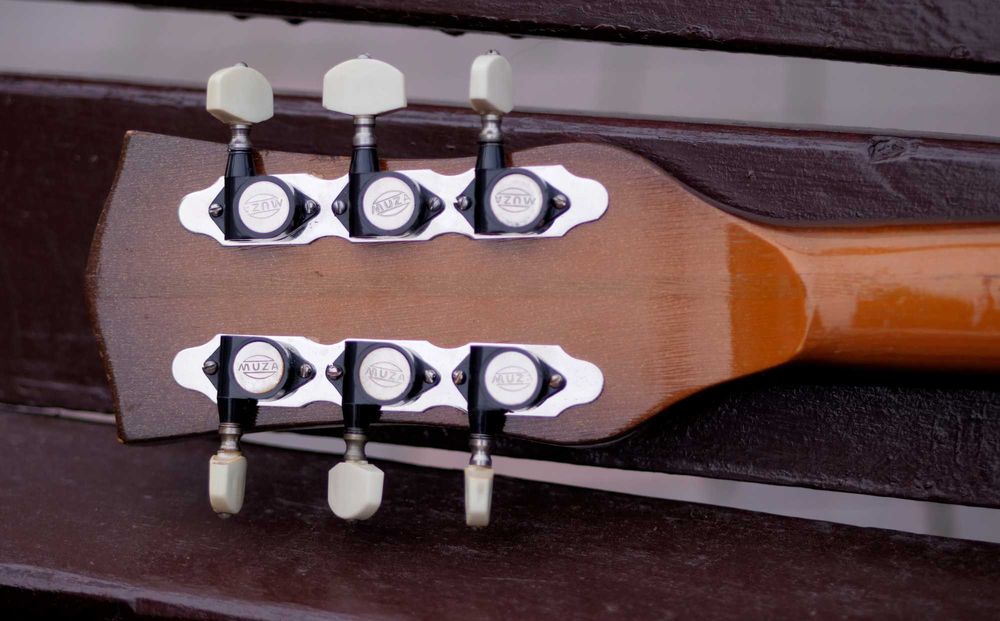 Gitara elektryczna  Defil JOLA  z 1977 roku Piękna