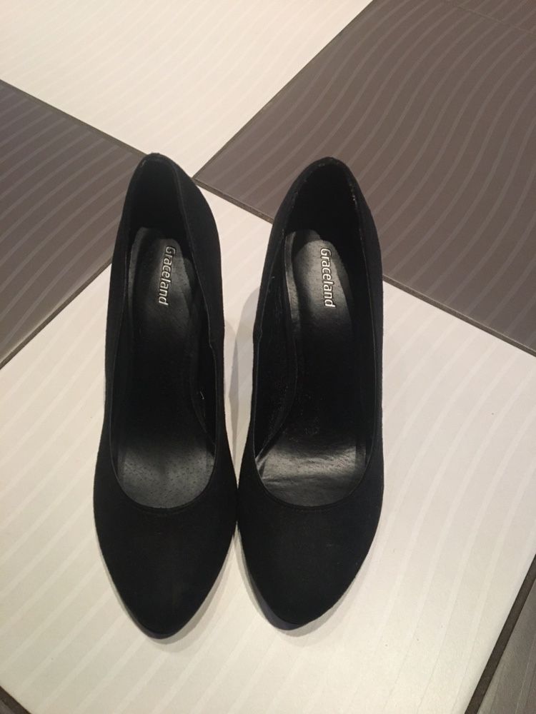 Sprzedam buty  czarne rozmiar 36