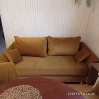 Sofa rozkładana w kolorze miodu