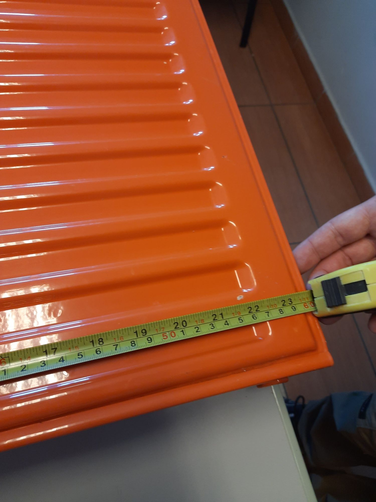 Kaloryfer grzejnik 60 cm x 60 cm x 10 cm pomarańczowy używany nieuszko