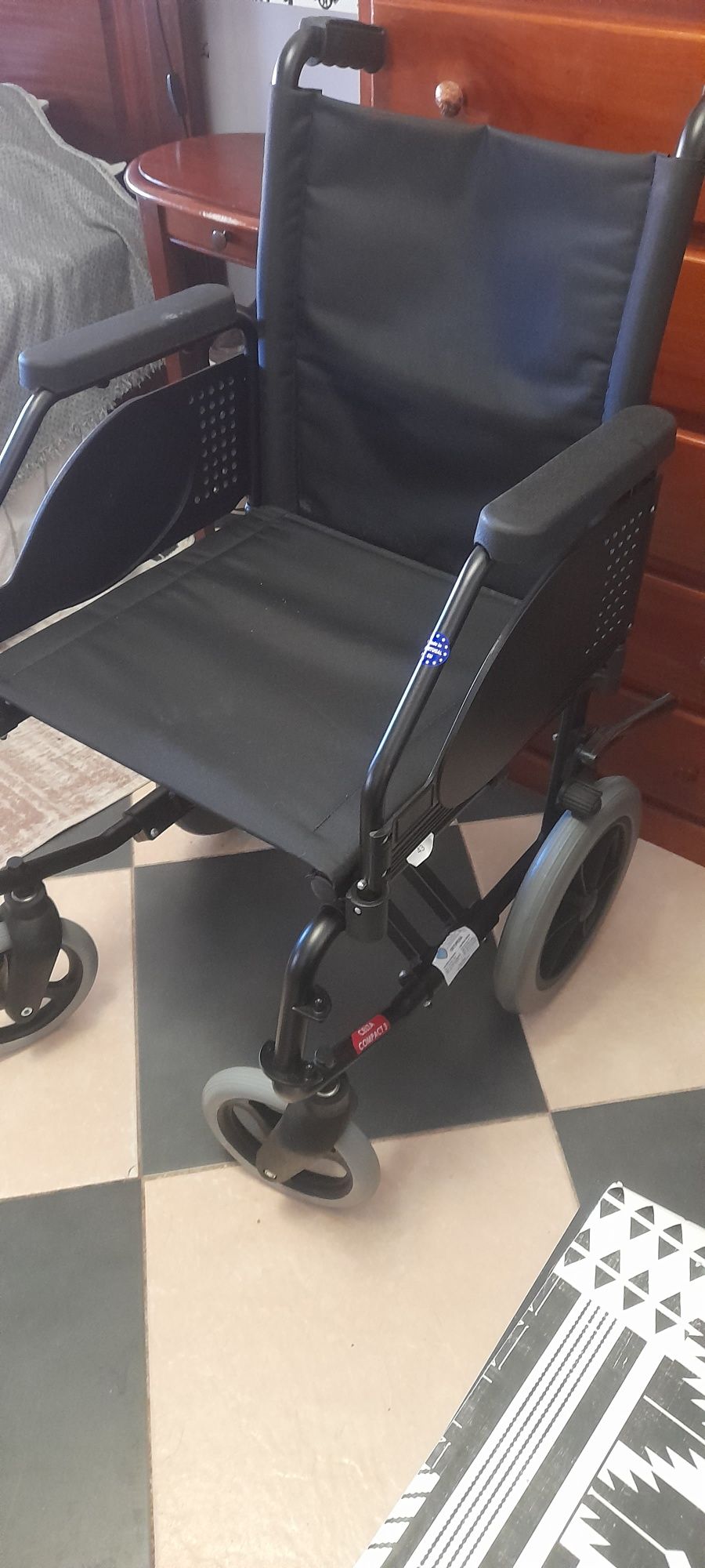 Cadeira  ortopédica com bacio  - oferta da arrastadeira . SEM USO.