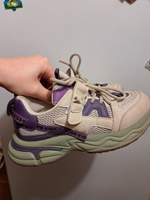 Продам дитячі кросівки