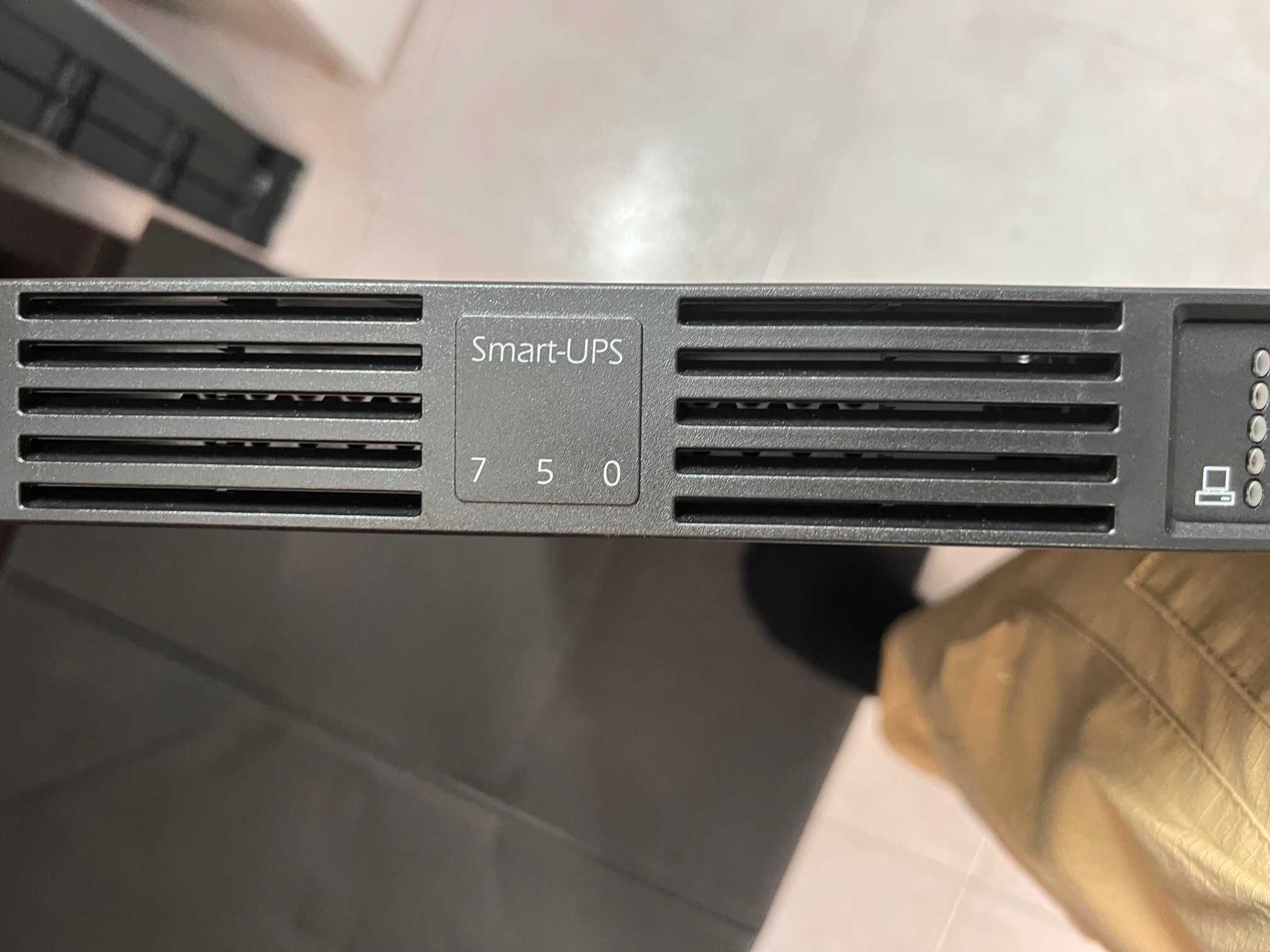 APC Smart-UPS RM 750VA USB SUA750RMI1U - Como nova