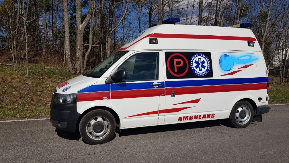 Ambulans karetka Volkswagen Transporter T5 2.0 TDI  przejscie  W.A.S