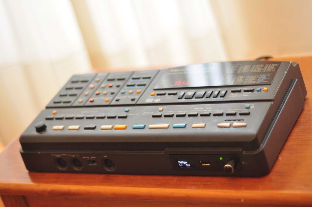 Roland RA-95 (com leitor de pen USB integrado) em excelente estado