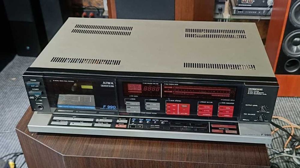 Aiwa AD-F990 топова аудіофільська касетна дека
