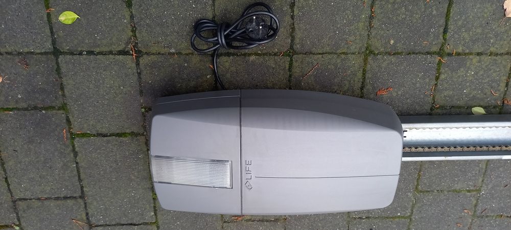 Napęd do bramy garażowej LIFE