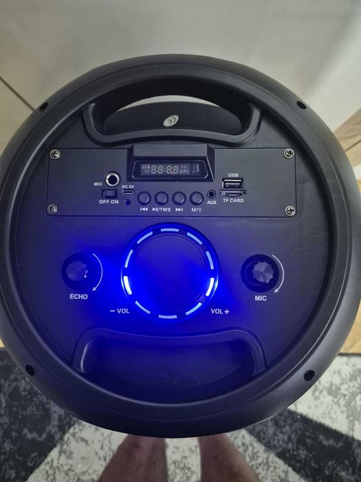 Głośnik przenośny Bluetooth z mikrofonem karaoke i efektami świetlnymi