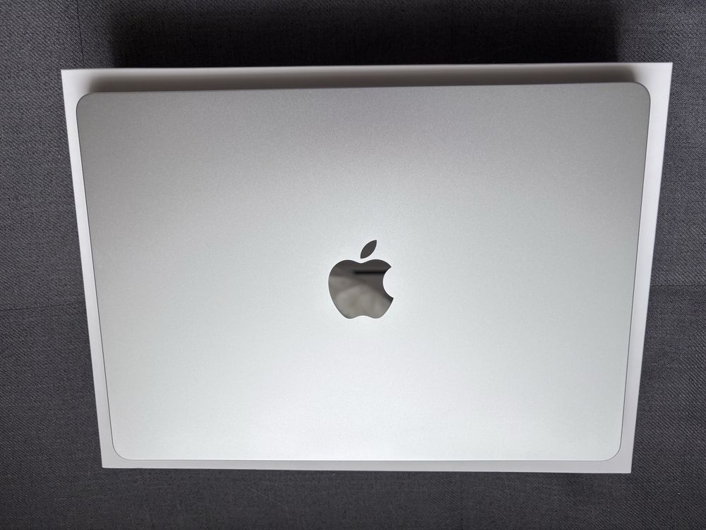 MacBook Air Apple 13 cali czip M2 srebrny 16GB RAM 256GB bateria 100%