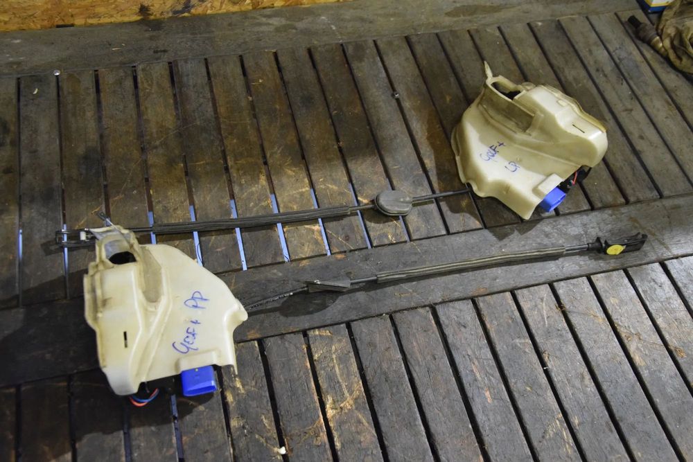 VW Golf V V+ Plus Zamek drzwi prawy lewy przód 9PIN