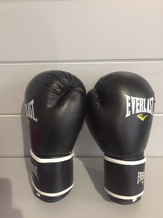 Боксерские перчатки Бинты Everlast тренировочные новые