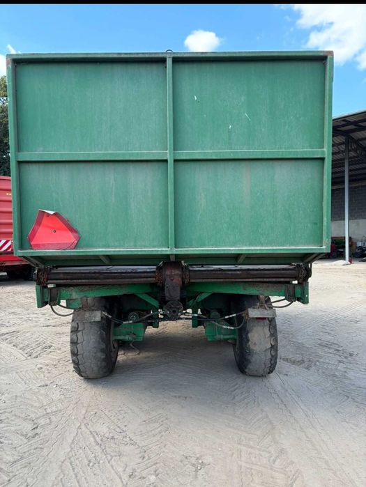 Przyczepa rozrzutnik T-88