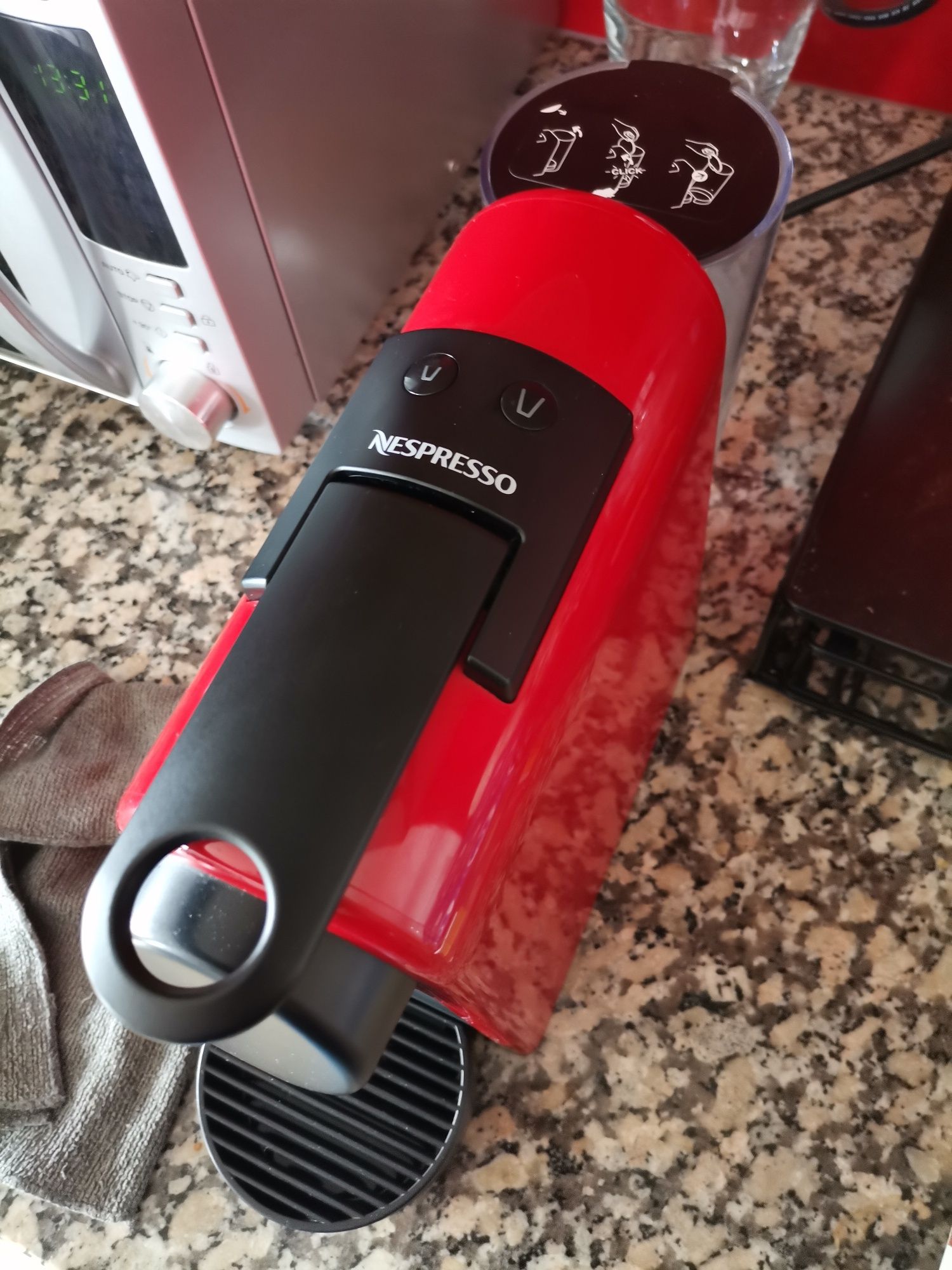 Vendo Máquina de Café Nespresso DeLonghi (COM PROBLEMA) + OFERTA