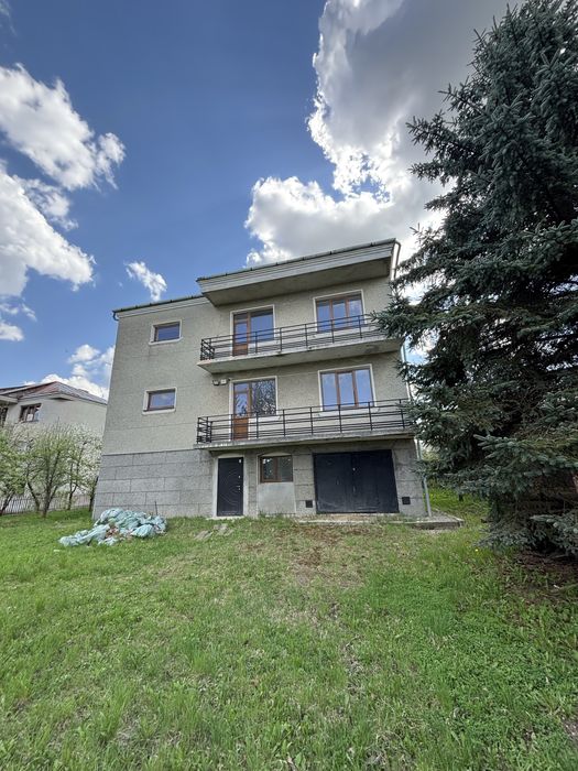 Будинок для бізнесу біля Львова