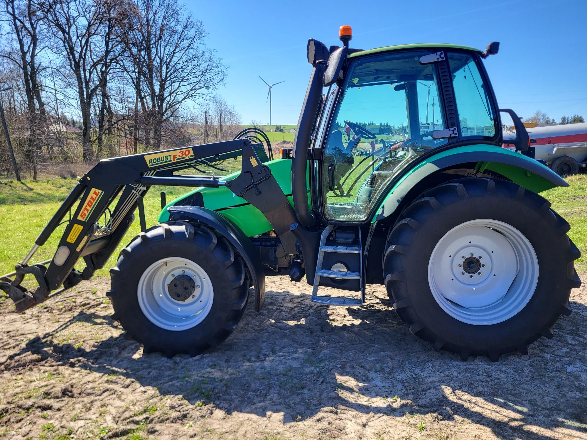 Deutz-Fahr agrotron 105  z ładowaczem Stoll Robust F30