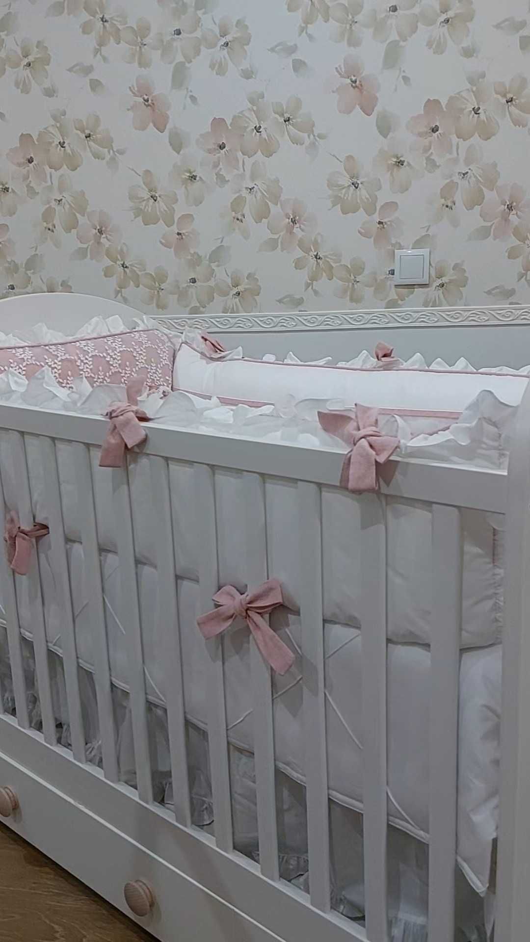 Berço  Excelente estado + COLCHÃO 
branco, 60x120 cm