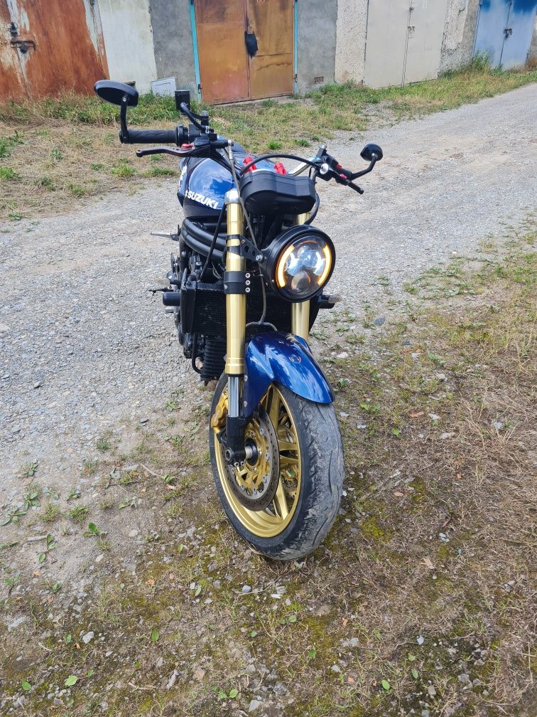 Мотоцикол на документах Тріумф 1050куб обмін на менш потужне