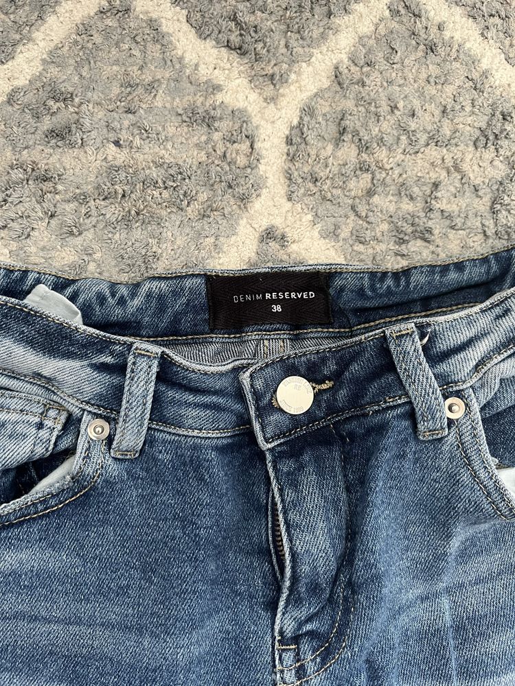 Jeansy reserved