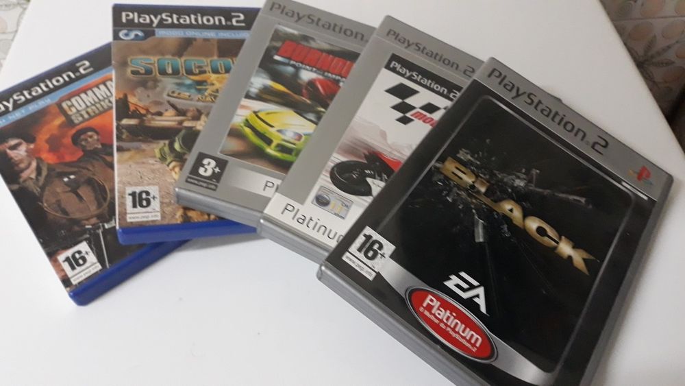 7 Jogos Ps2, como novos!