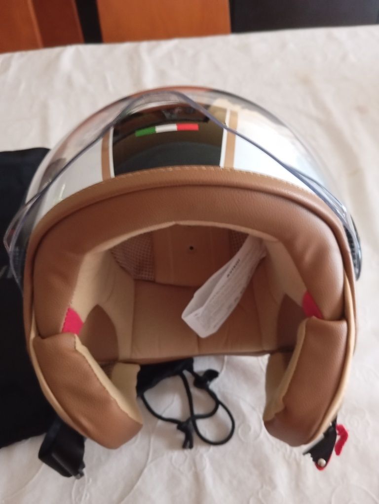 Capacete M como novo com saco, foi usado poucas vezes