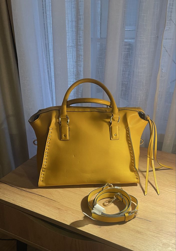 Сумка жовтого кольору з екошкіри (Zara)