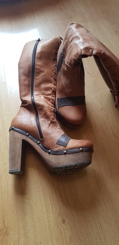 Botas em pele camel