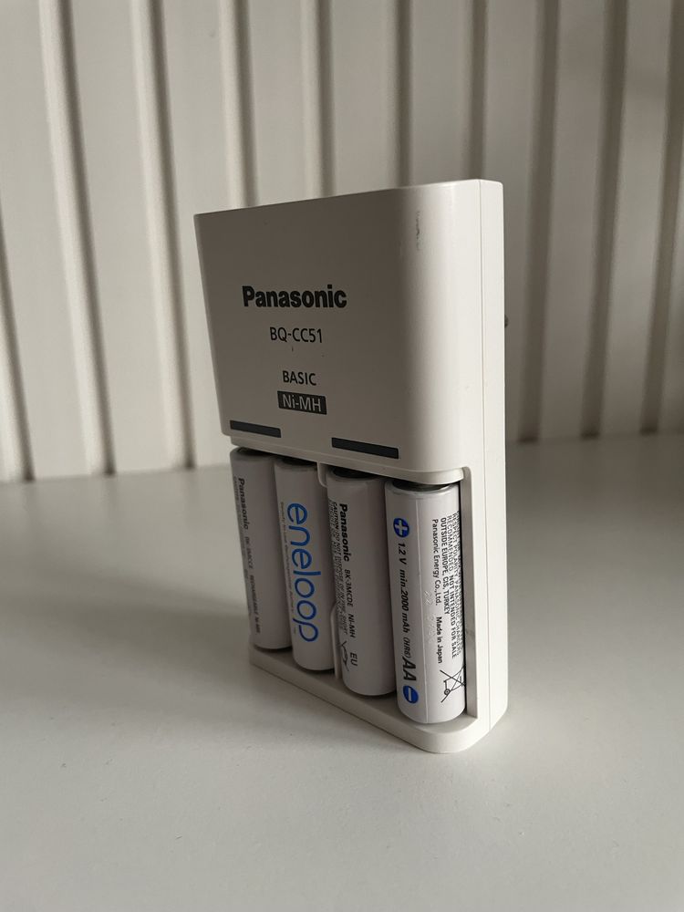 Amumulatory Eneloop z ładowarką