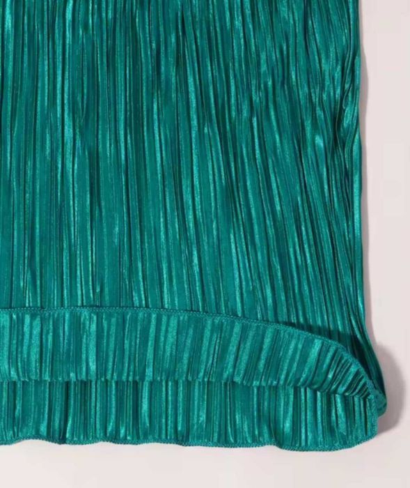 Elegancka plisowana sukienka maxi z długim rękawem