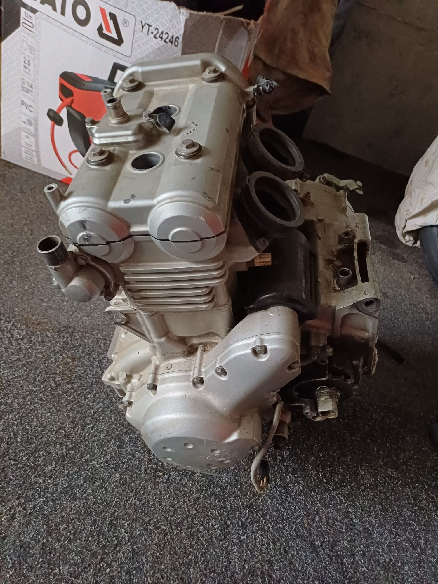 Sprzedam silnik kawasaki er6 na czesci