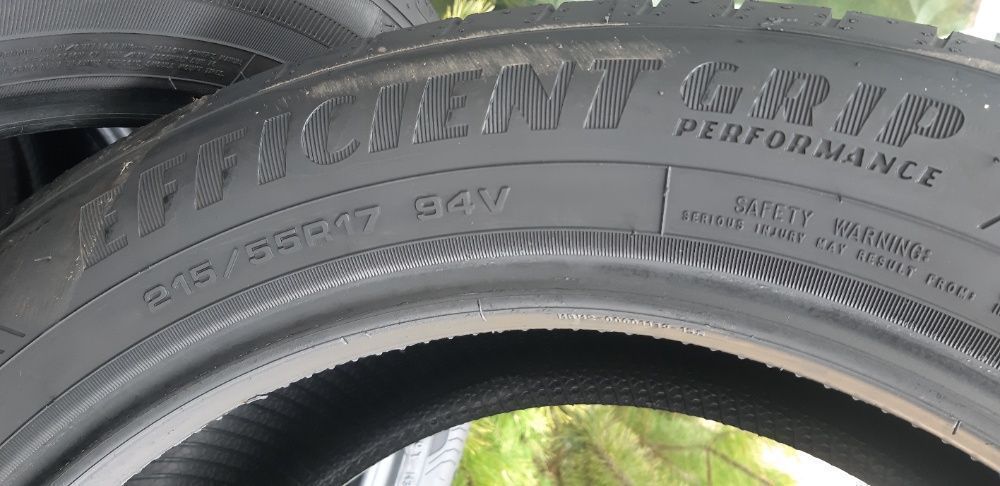 215/55R17 94V Goodyear Efficient Grip Performance lato komplet