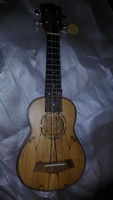 Ukulele soprano madeira