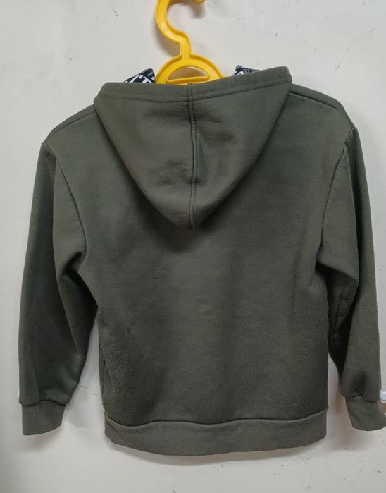 Bezrękawnik i bluza