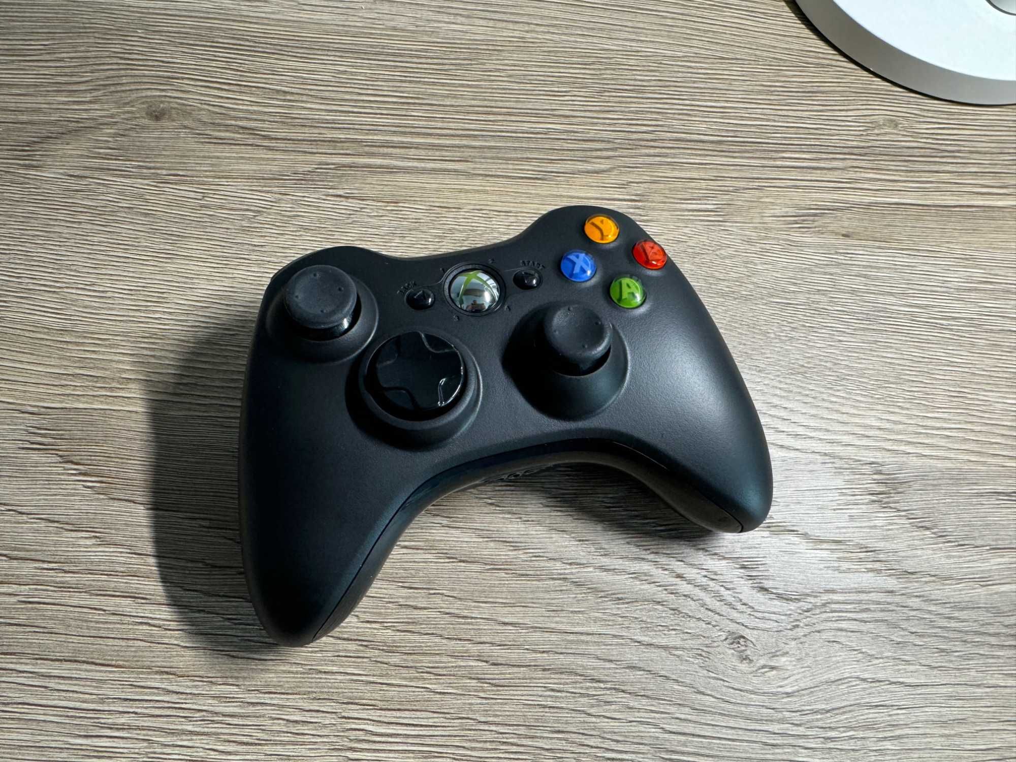 Konsola Xbox 360 E - malowany, perfekcyjny stan
