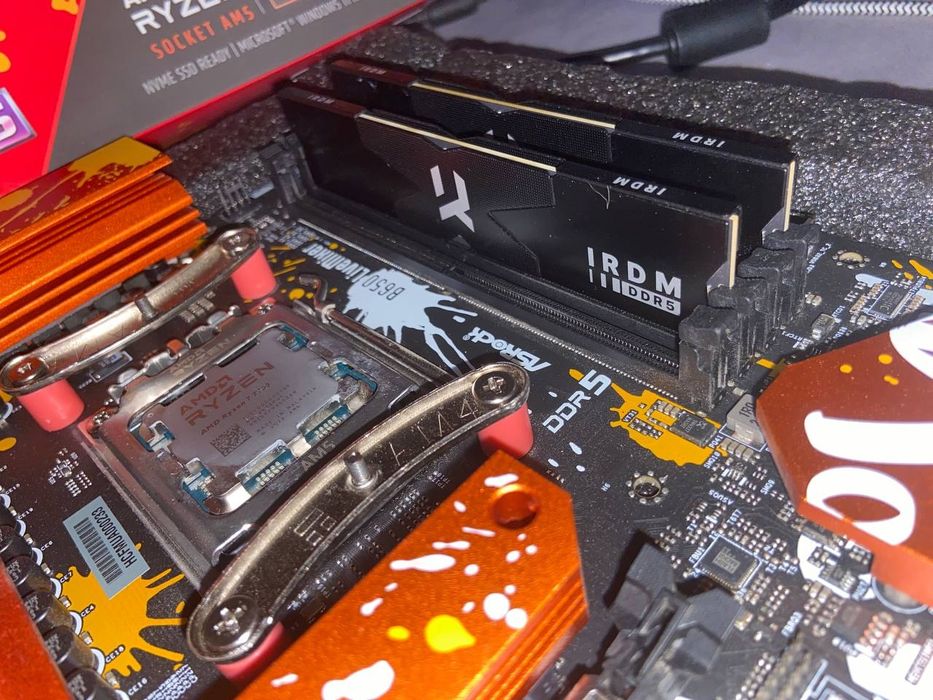 Комплект на сокеті AM5 : LIVEMIXER B650, R7 7700, DDR5 32GB