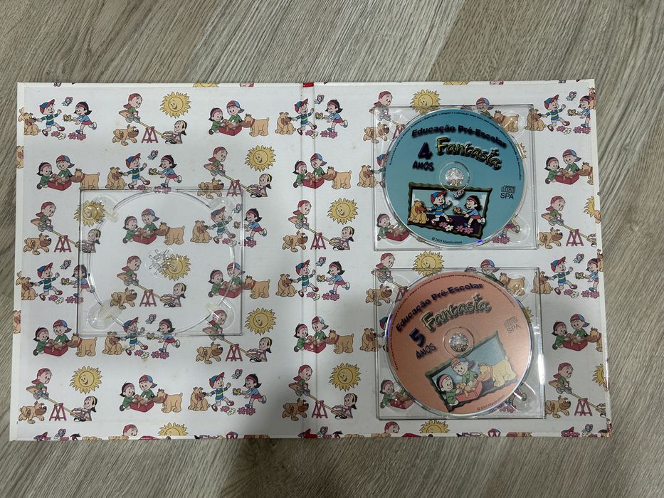 Vendo colecao fantasia pre-escolar