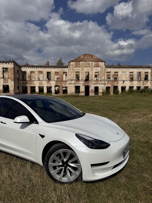 Оренда Tesla Model 3 2022 Long Range