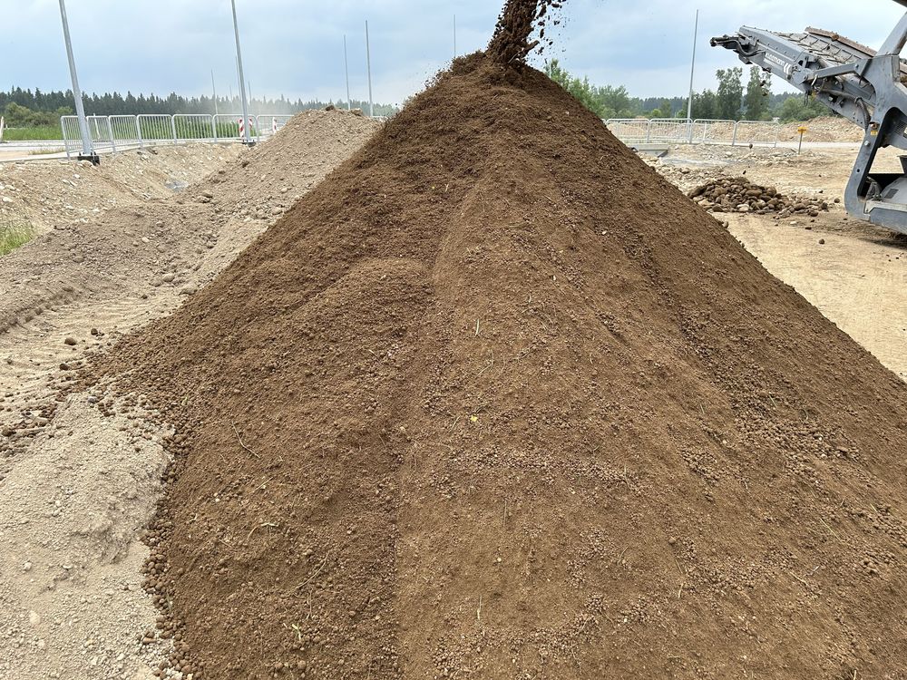 Ziemia Humus Czarnoziem Urodzajna pod trawnik przesiana kompost
