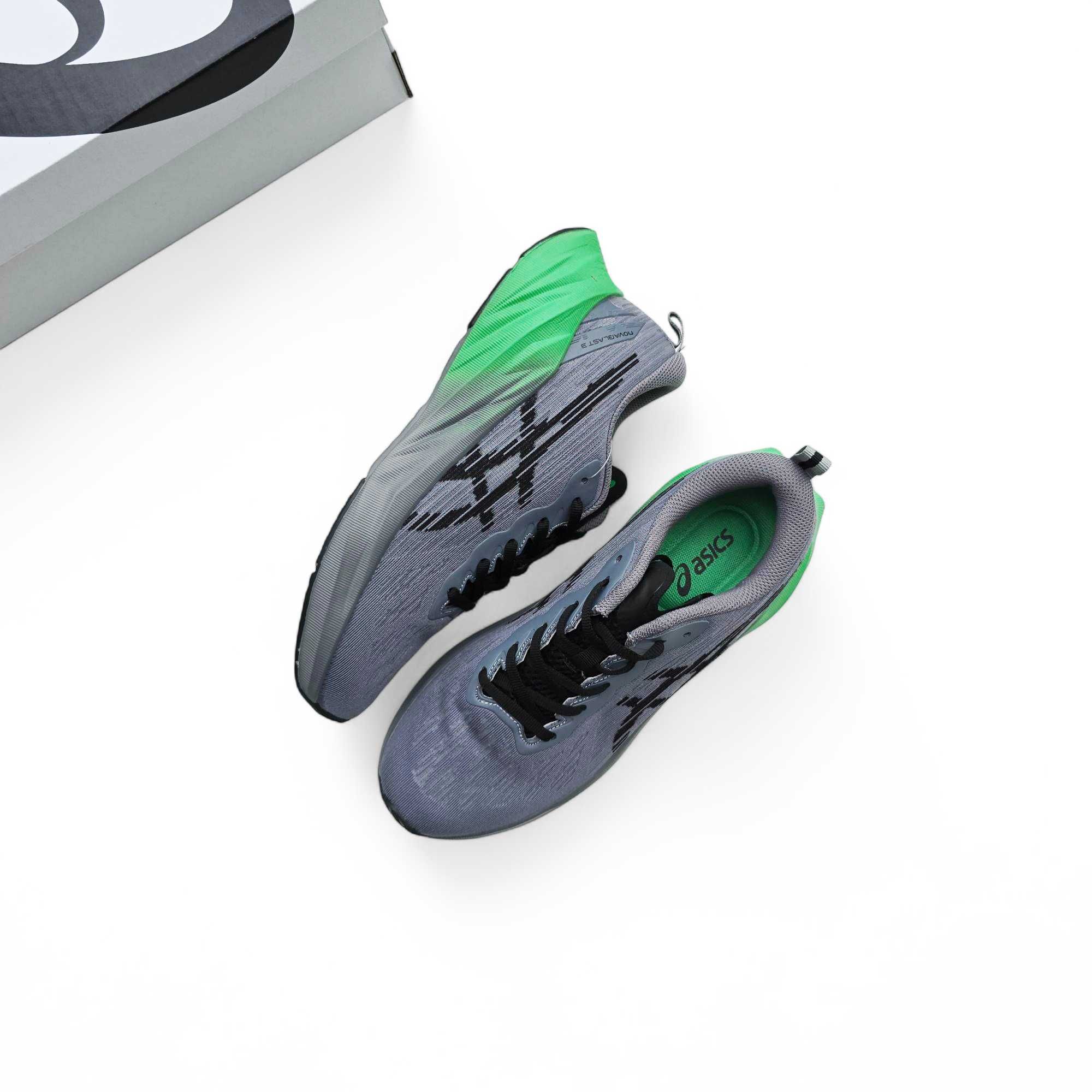 Чоловічі кросівки ASICS Novablast 3 сірі з зеленим